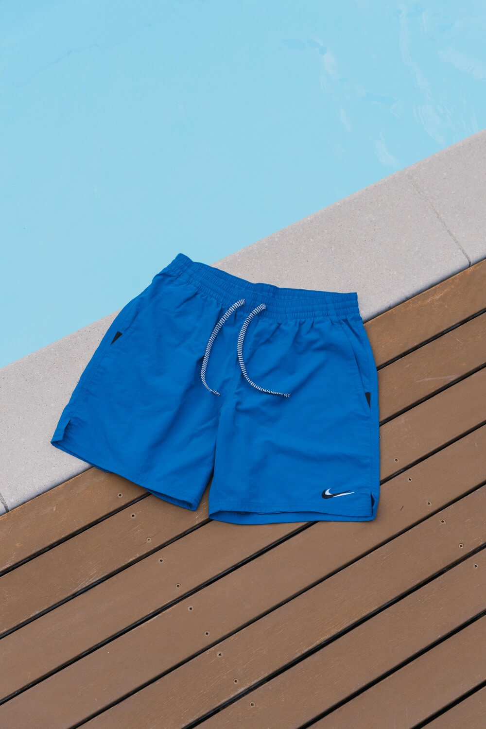 限定　ブルー　NIKE SWIM  別注 スウッシュ  ボードショーツ　Sサイズ 限定 ブルー NIKE SWIM 別注 スウッシュ ボードショーツ Sサイズ